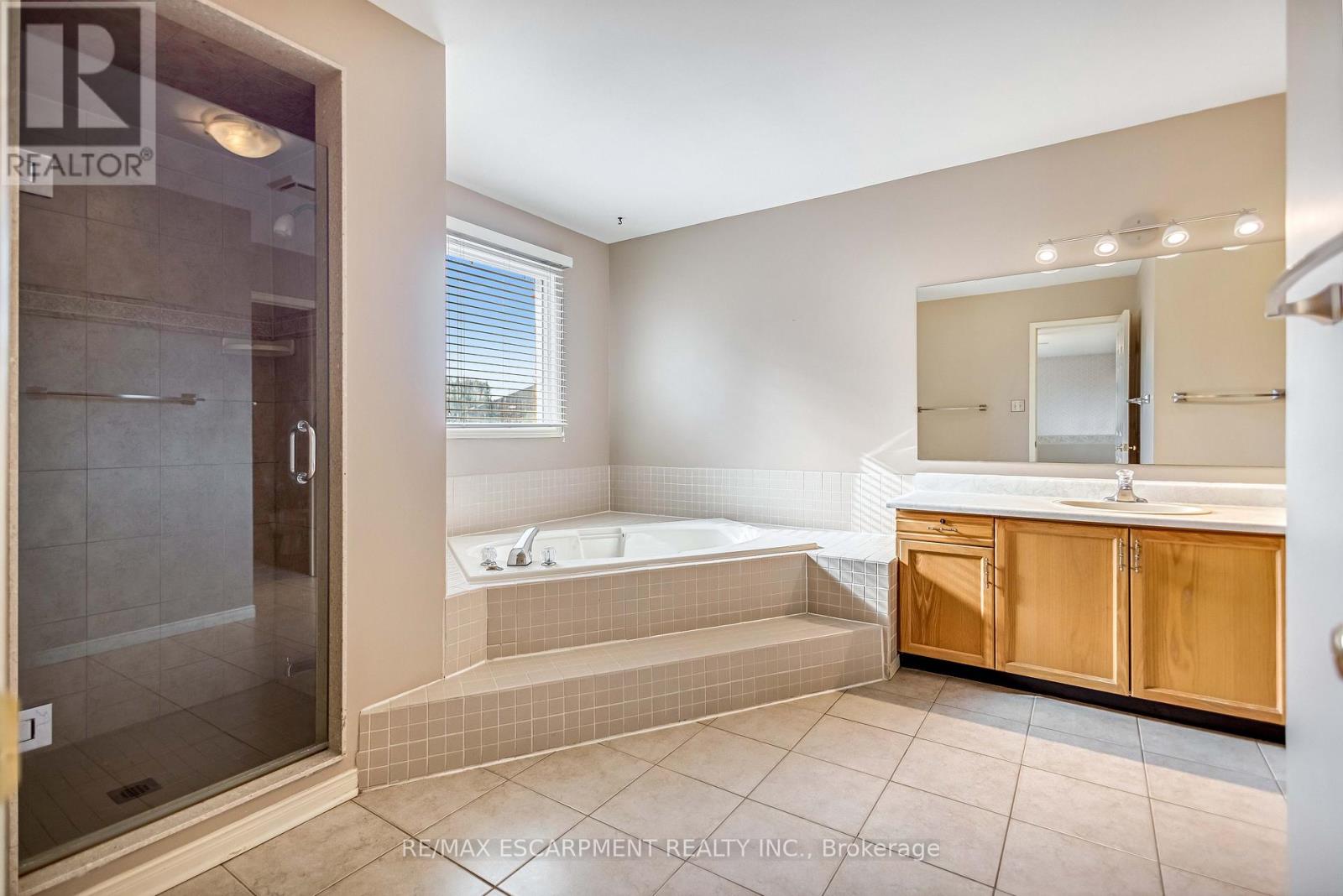 4037 Chadburn Crescent, Mississauga, Ontario  L5L 3X3 - Photo 28 - W12910718