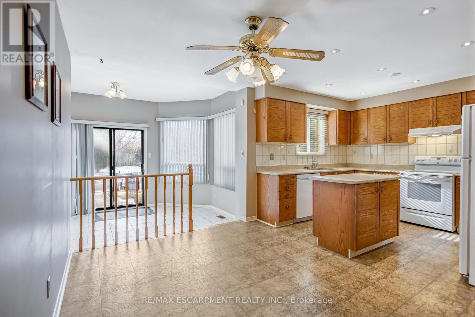 4037 Chadburn Crescent, Mississauga, Ontario  L5L 3X3 - Photo 8 - W12910718