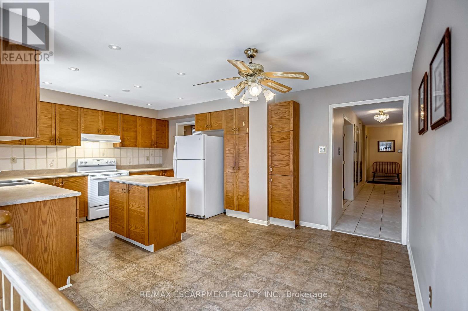 4037 Chadburn Crescent, Mississauga, Ontario  L5L 3X3 - Photo 9 - W12910718