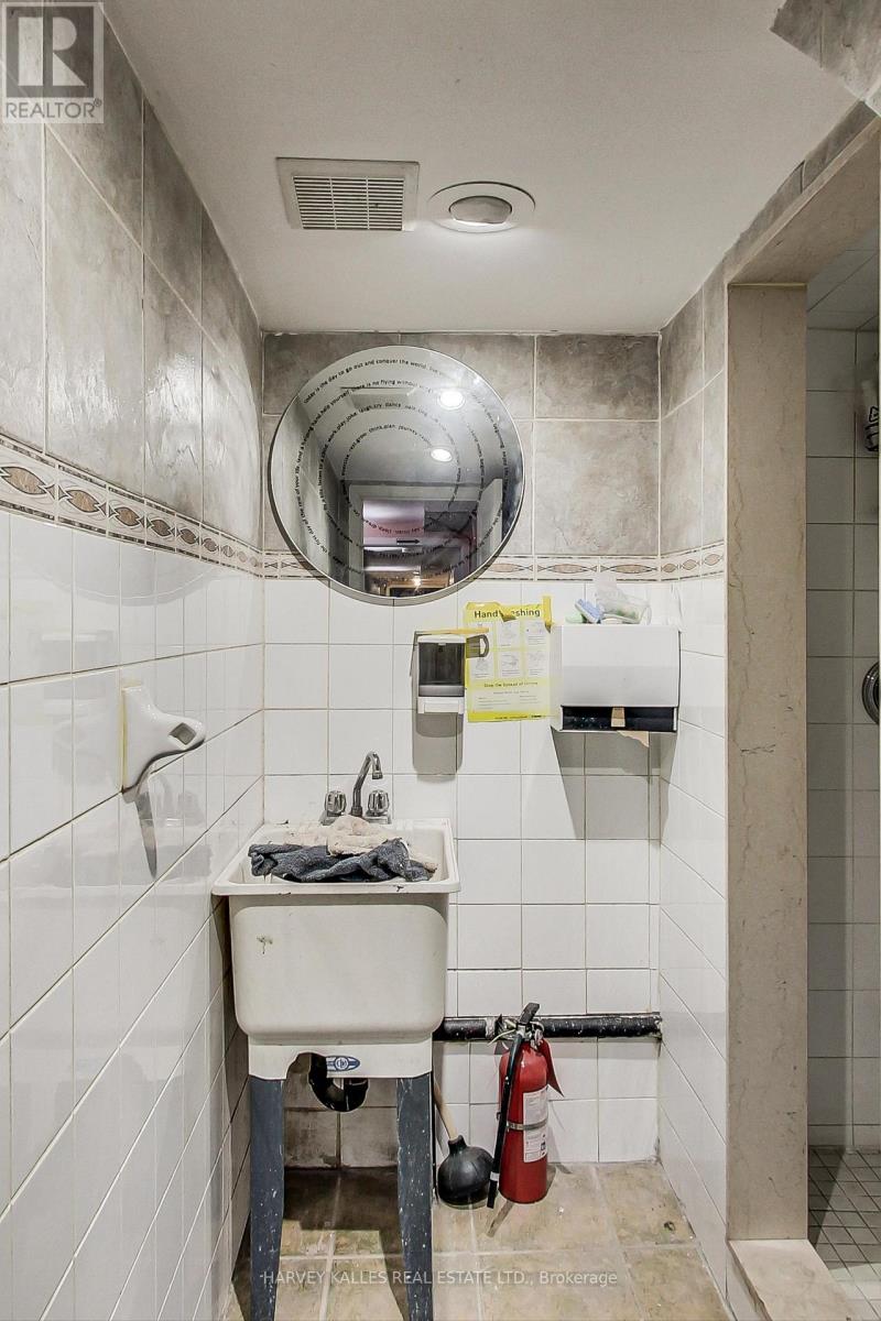 395 Keele Street, Toronto, Ontario  M6P 2K9 - Photo 11 - W12910722