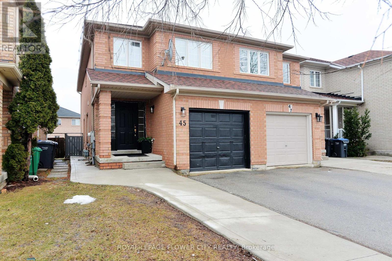 45 Roadmaster Lane, Brampton, Ontario  L7A 3A7 - Photo 4 - W12910736