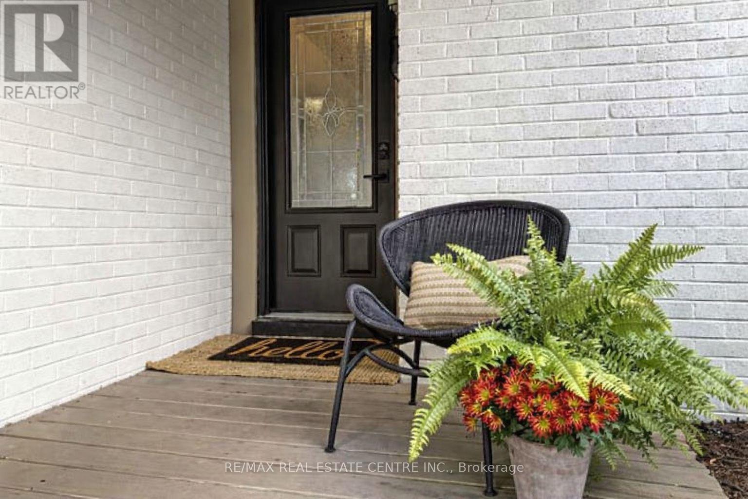 26 Diane Drive, Orangeville, Ontario  L9W 2N4 - Photo 3 - W12910744