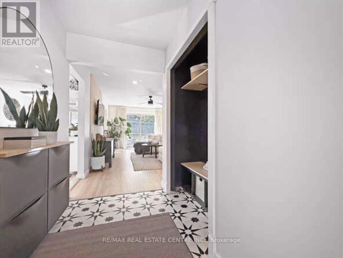 26 Diane Drive, Orangeville, Ontario  L9W 2N4 - Photo 4 - W12910744