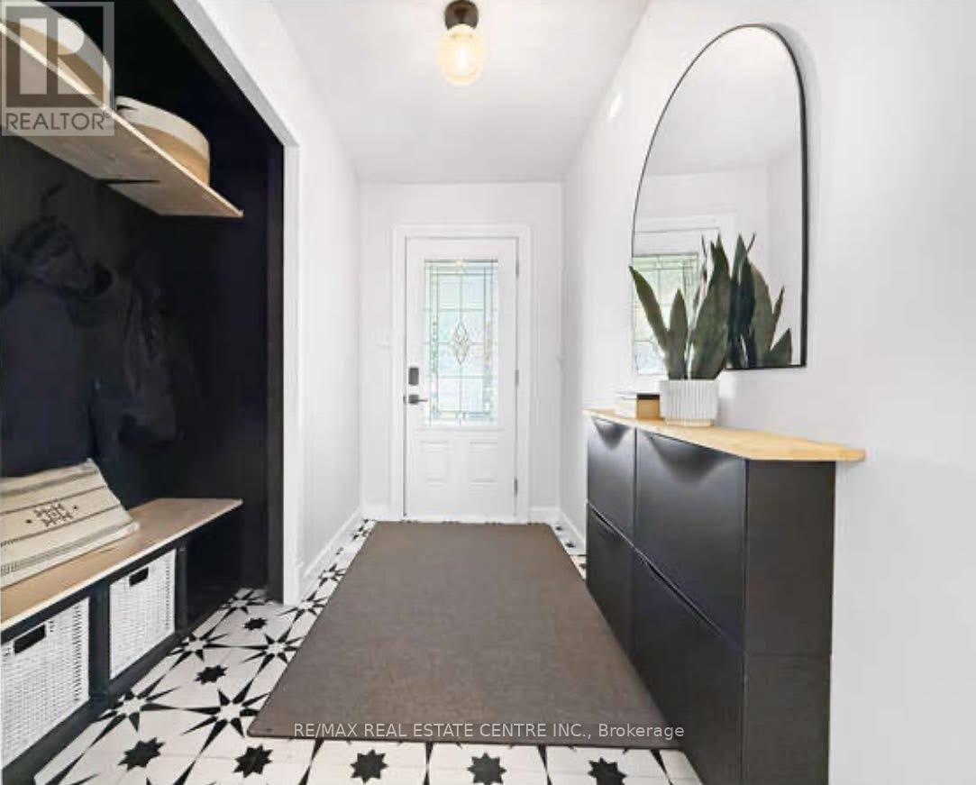 26 Diane Drive, Orangeville, Ontario  L9W 2N4 - Photo 5 - W12910744