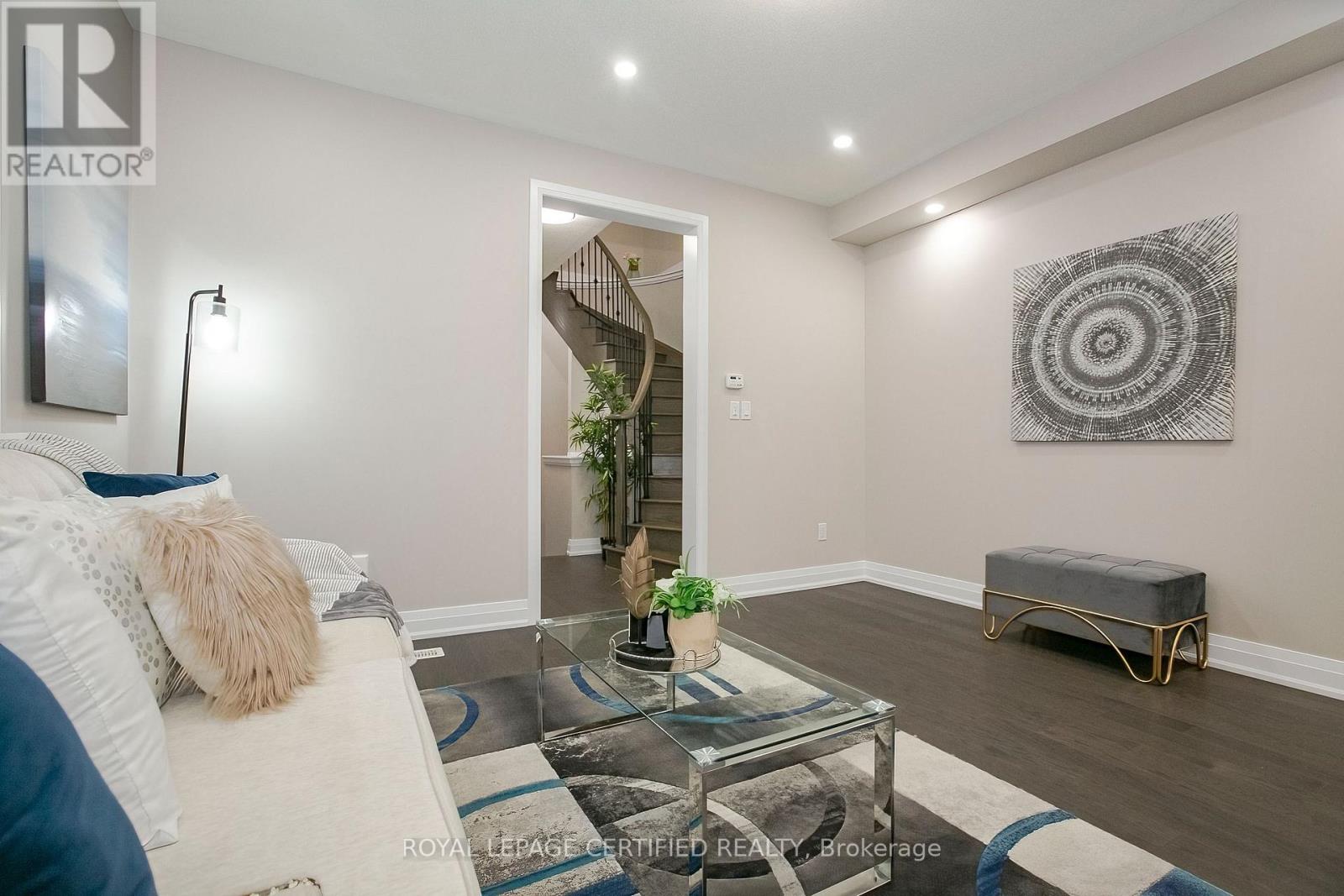 32 Dalbeattie Drive, Brampton, Ontario  L6Y 6H6 - Photo 10 - W12910746