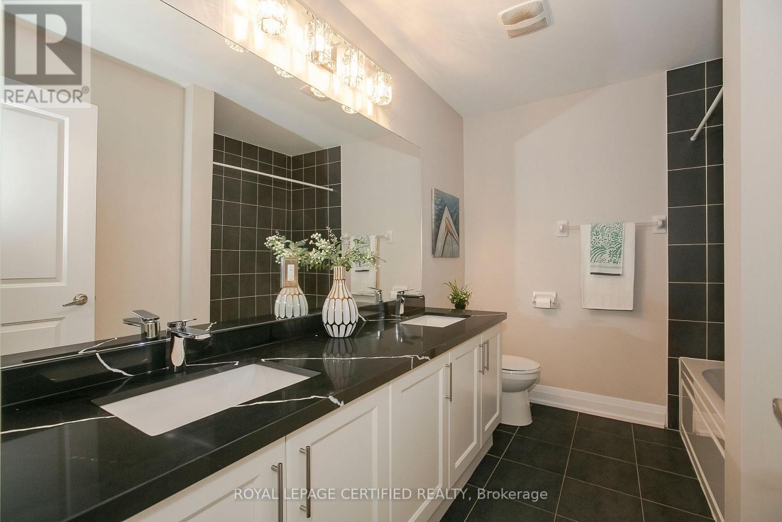 32 Dalbeattie Drive, Brampton, Ontario  L6Y 6H6 - Photo 37 - W12910746