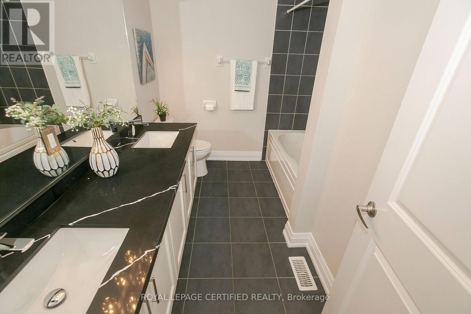 32 Dalbeattie Drive, Brampton, Ontario  L6Y 6H6 - Photo 38 - W12910746