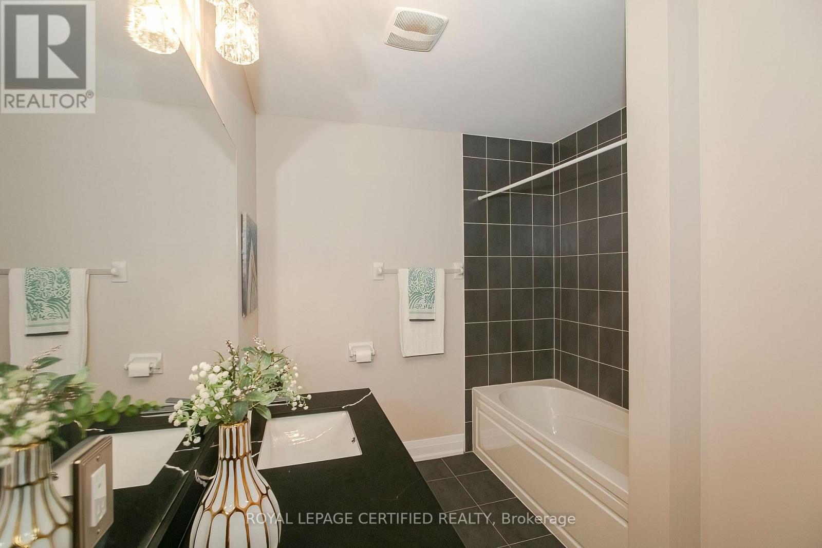 32 Dalbeattie Drive, Brampton, Ontario  L6Y 6H6 - Photo 39 - W12910746