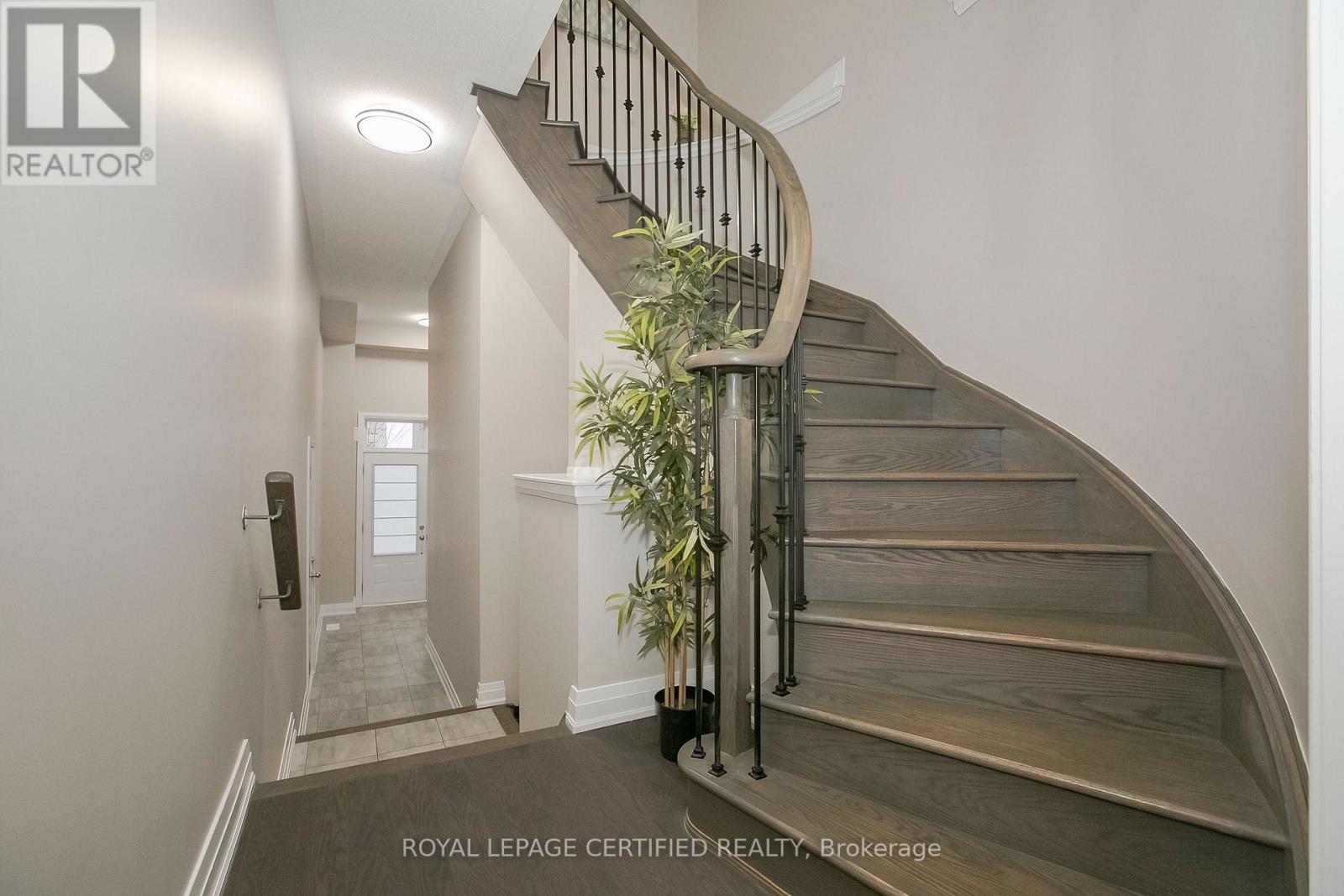 32 Dalbeattie Drive, Brampton, Ontario  L6Y 6H6 - Photo 5 - W12910746