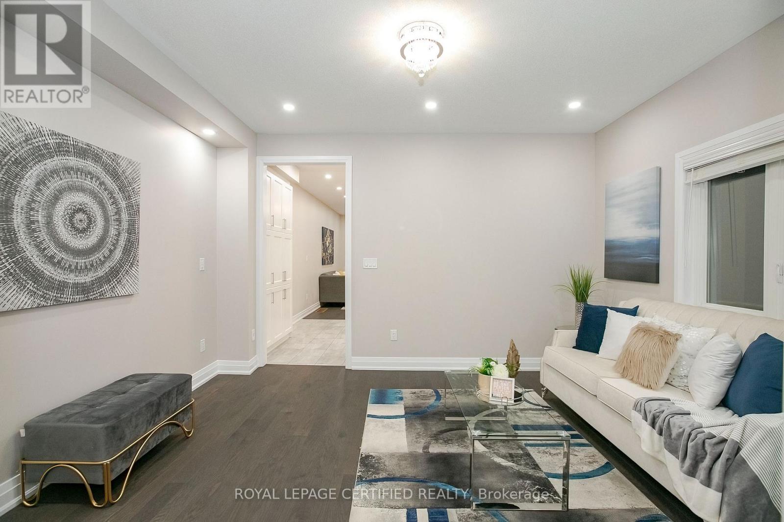 32 Dalbeattie Drive, Brampton, Ontario  L6Y 6H6 - Photo 6 - W12910746