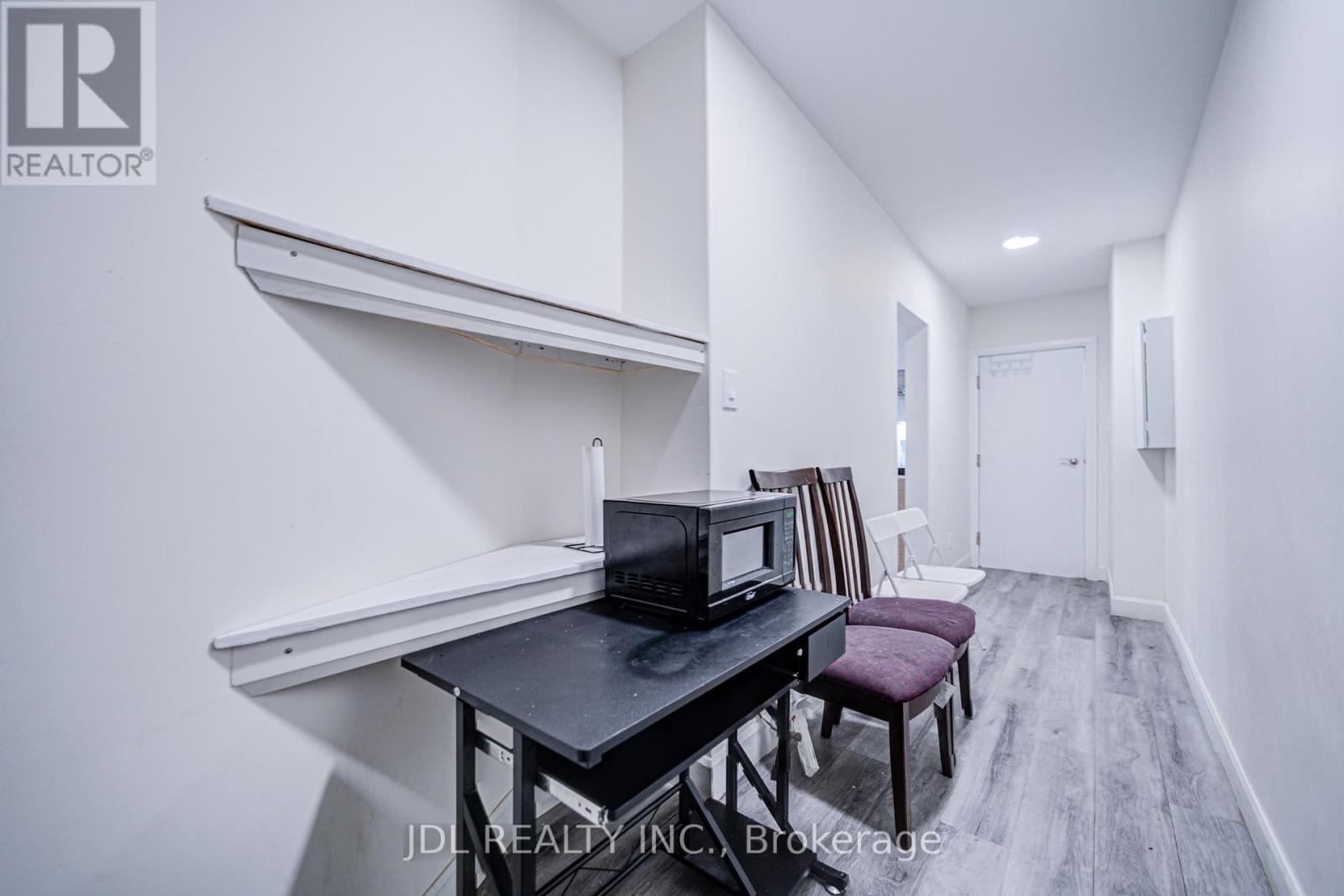 3 - 5 Sorauren Avenue, Toronto, Ontario  M6R 2C6 - Photo 11 - W12910784