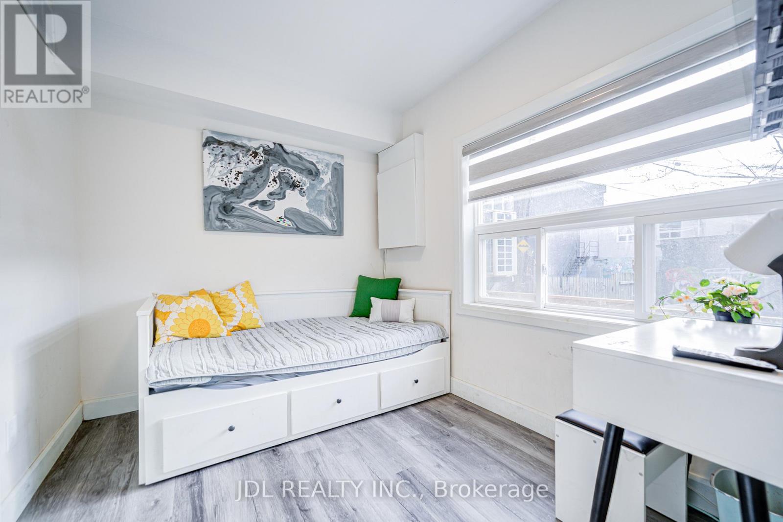 3 - 5 Sorauren Avenue, Toronto, Ontario  M6R 2C6 - Photo 12 - W12910784