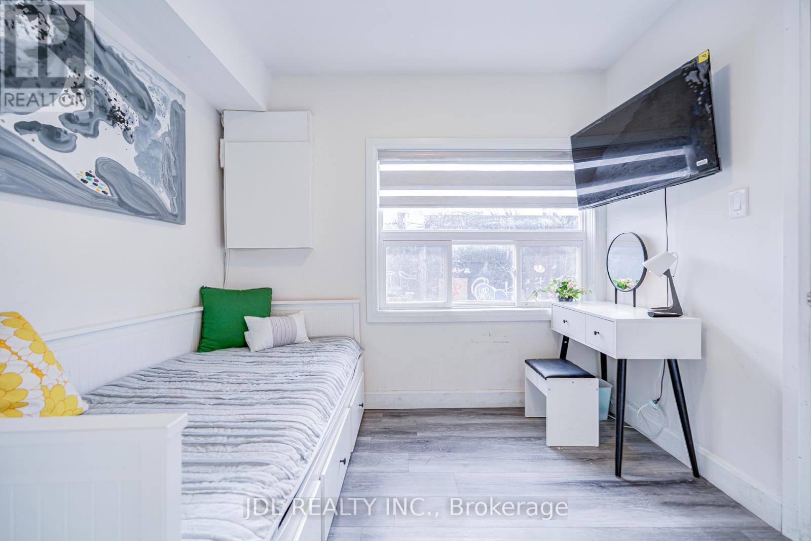 3 - 5 Sorauren Avenue, Toronto, Ontario  M6R 2C6 - Photo 14 - W12910784