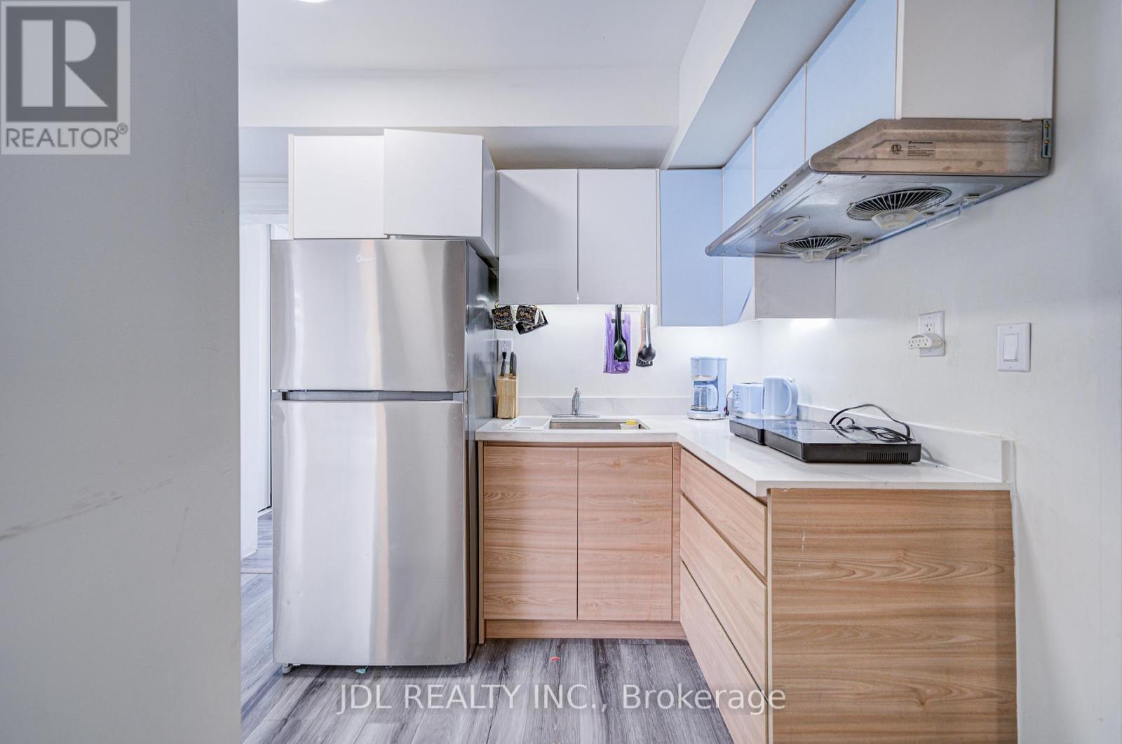 3 - 5 Sorauren Avenue, Toronto, Ontario  M6R 2C6 - Photo 3 - W12910784