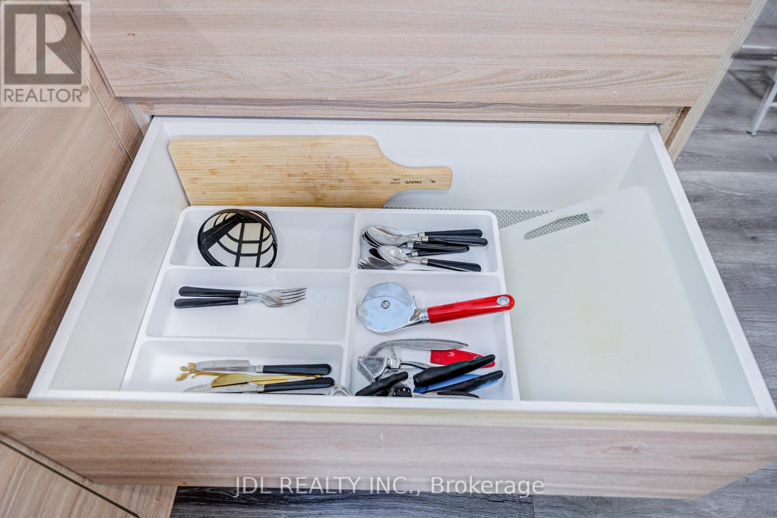 3 - 5 Sorauren Avenue, Toronto, Ontario  M6R 2C6 - Photo 5 - W12910784