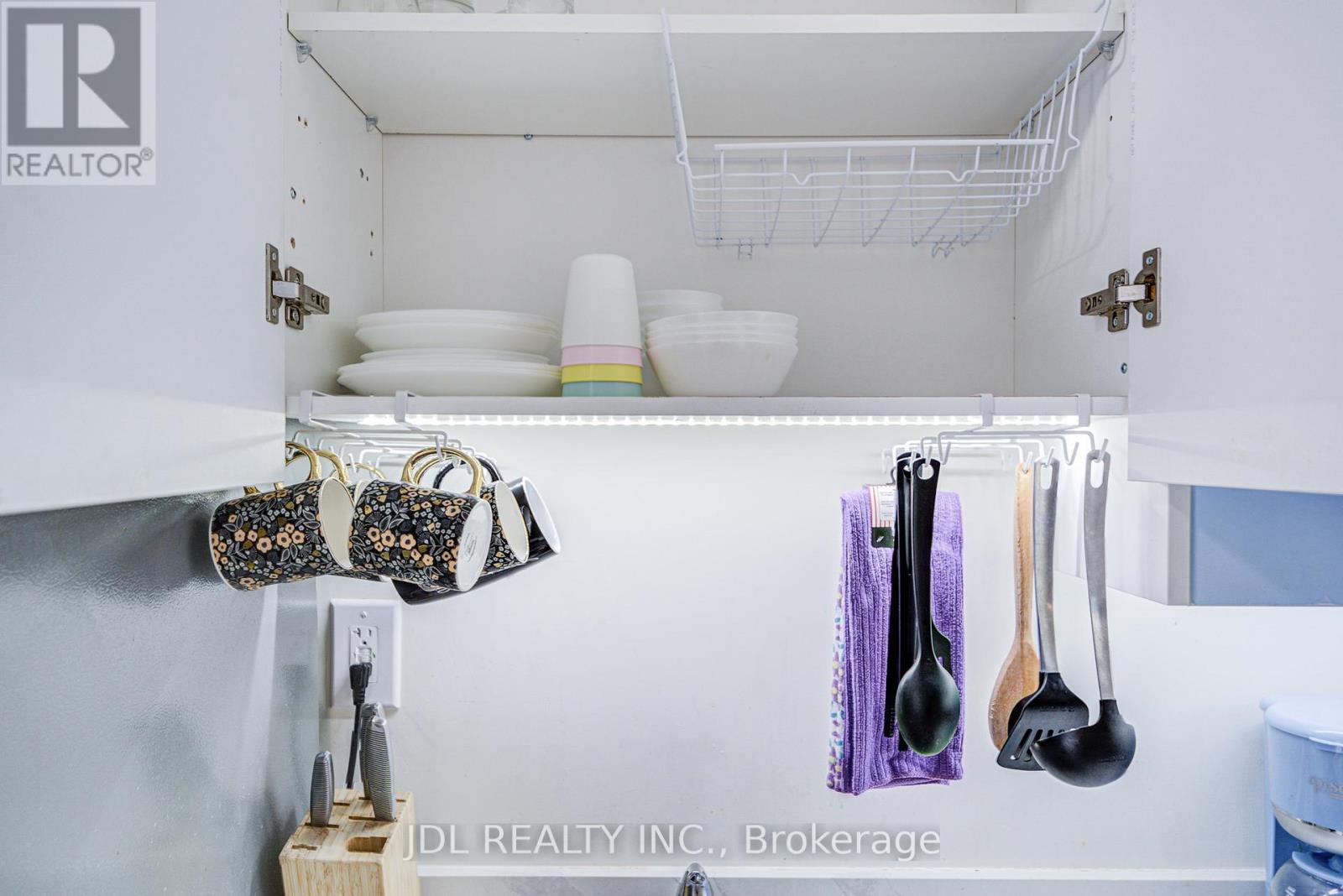 3 - 5 Sorauren Avenue, Toronto, Ontario  M6R 2C6 - Photo 7 - W12910784