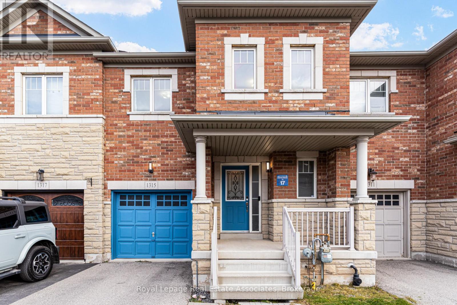 1315 Brandon Terrace, Milton, Ontario  L9T 7R3 - Photo 2 - W12910806