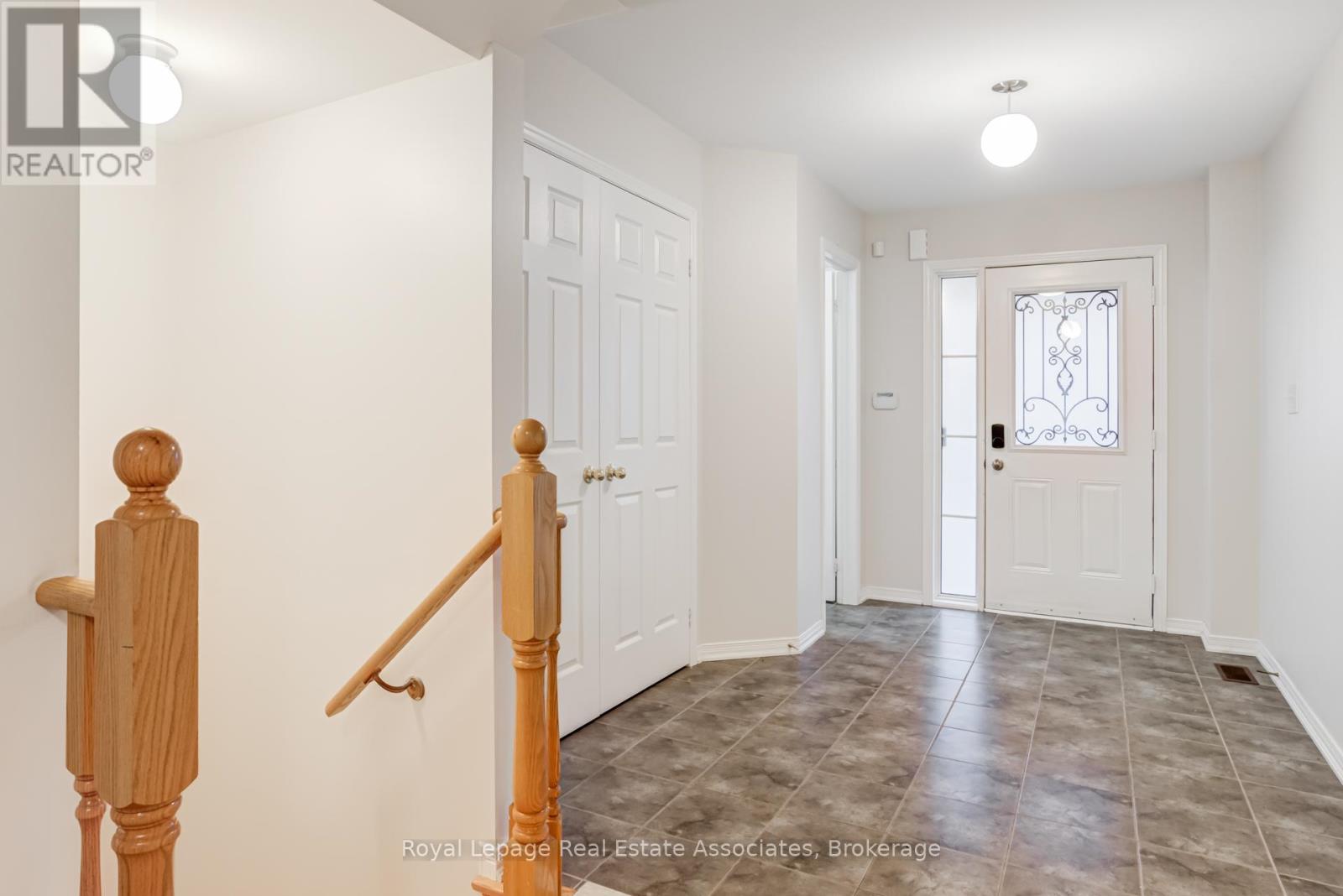 1315 Brandon Terrace, Milton, Ontario  L9T 7R3 - Photo 3 - W12910806