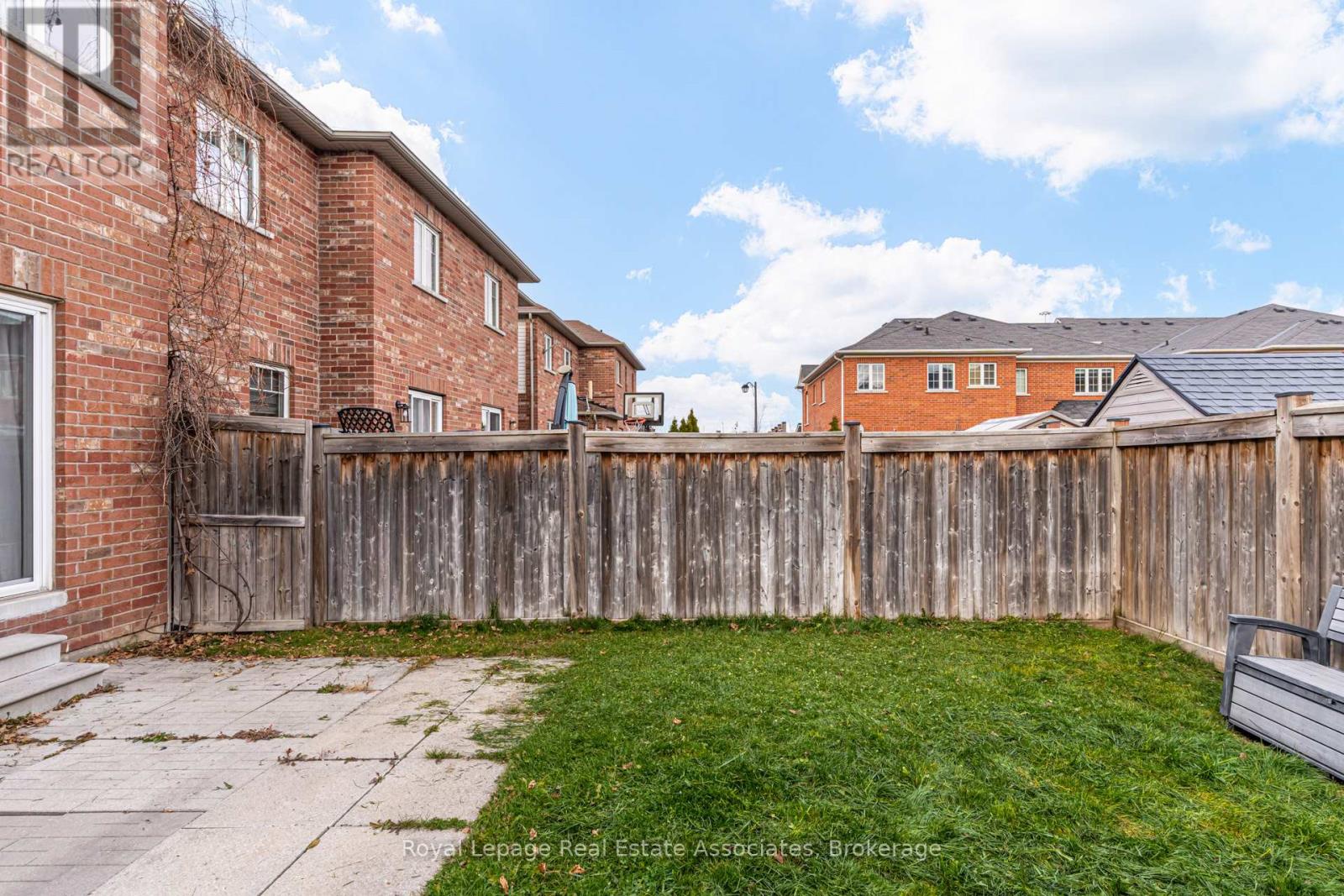 1315 Brandon Terrace, Milton, Ontario  L9T 7R3 - Photo 47 - W12910806