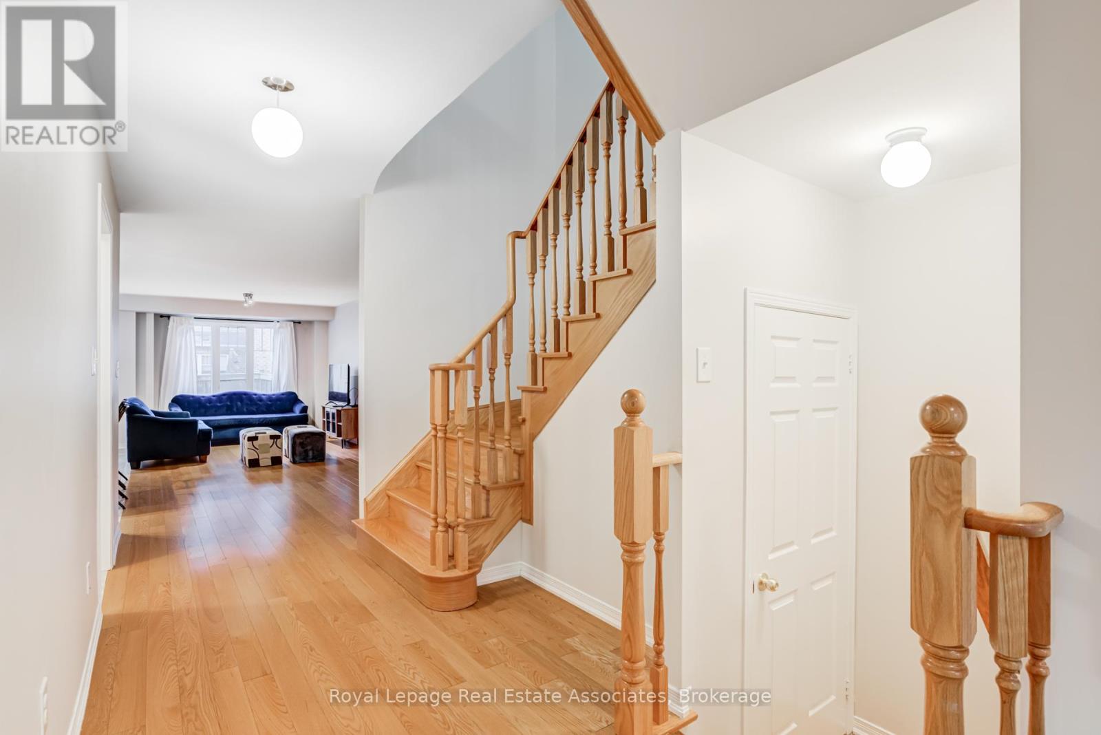 1315 Brandon Terrace, Milton, Ontario  L9T 7R3 - Photo 5 - W12910806