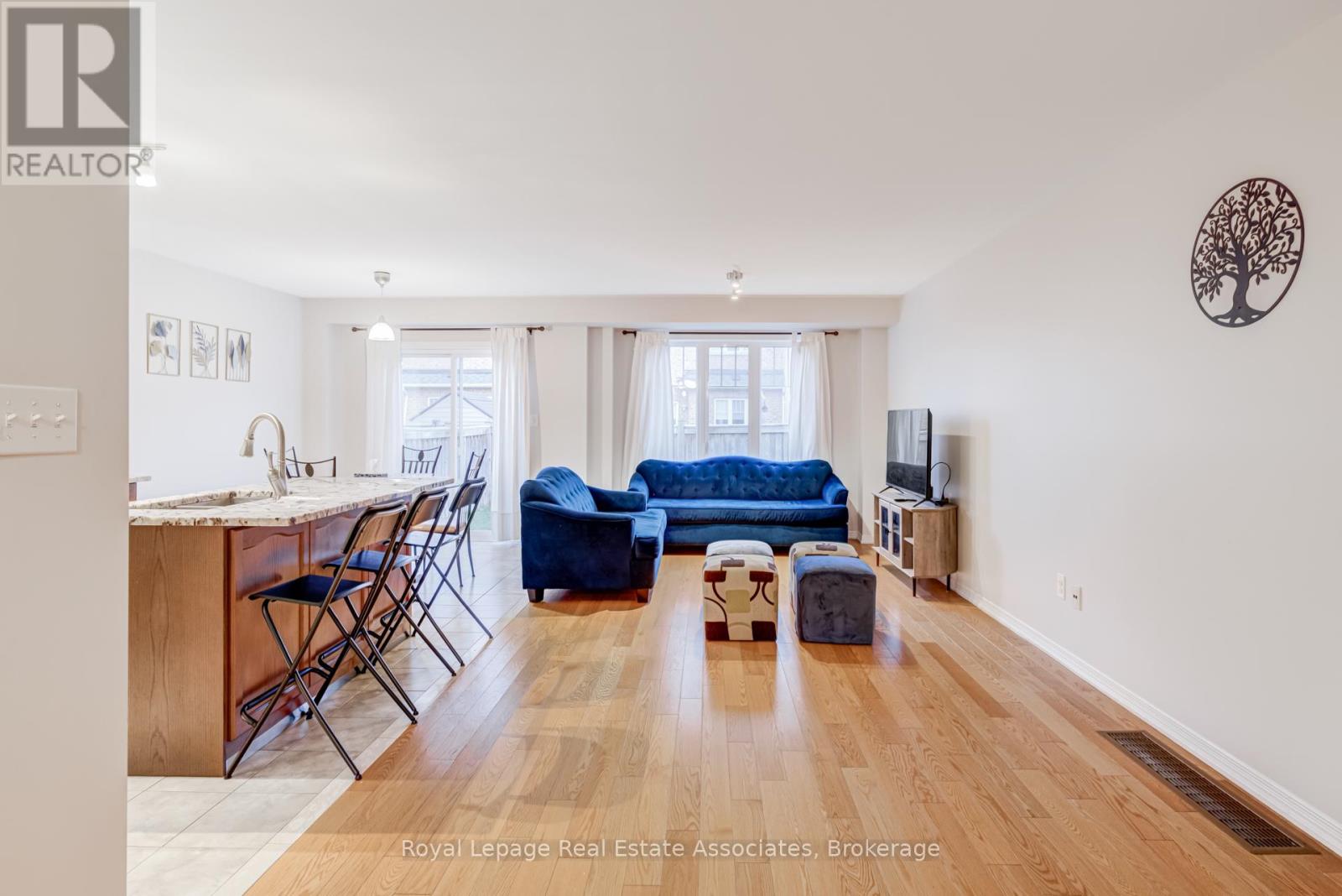 1315 Brandon Terrace, Milton, Ontario  L9T 7R3 - Photo 7 - W12910806