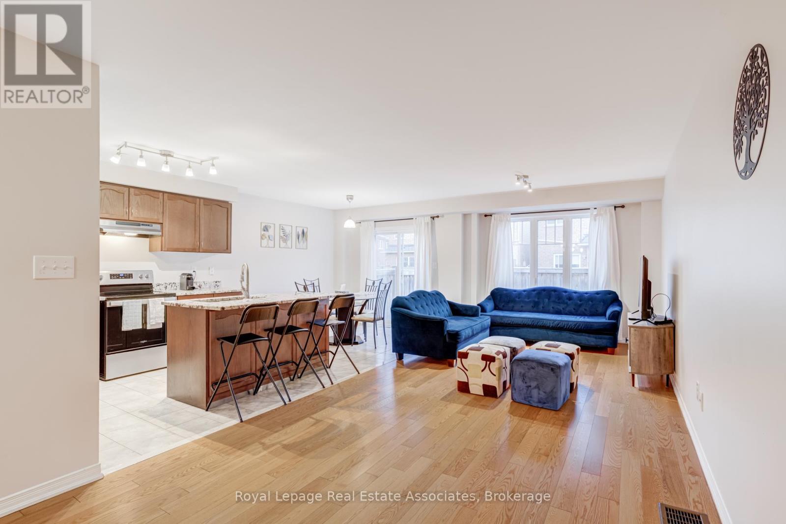 1315 Brandon Terrace, Milton, Ontario  L9T 7R3 - Photo 8 - W12910806