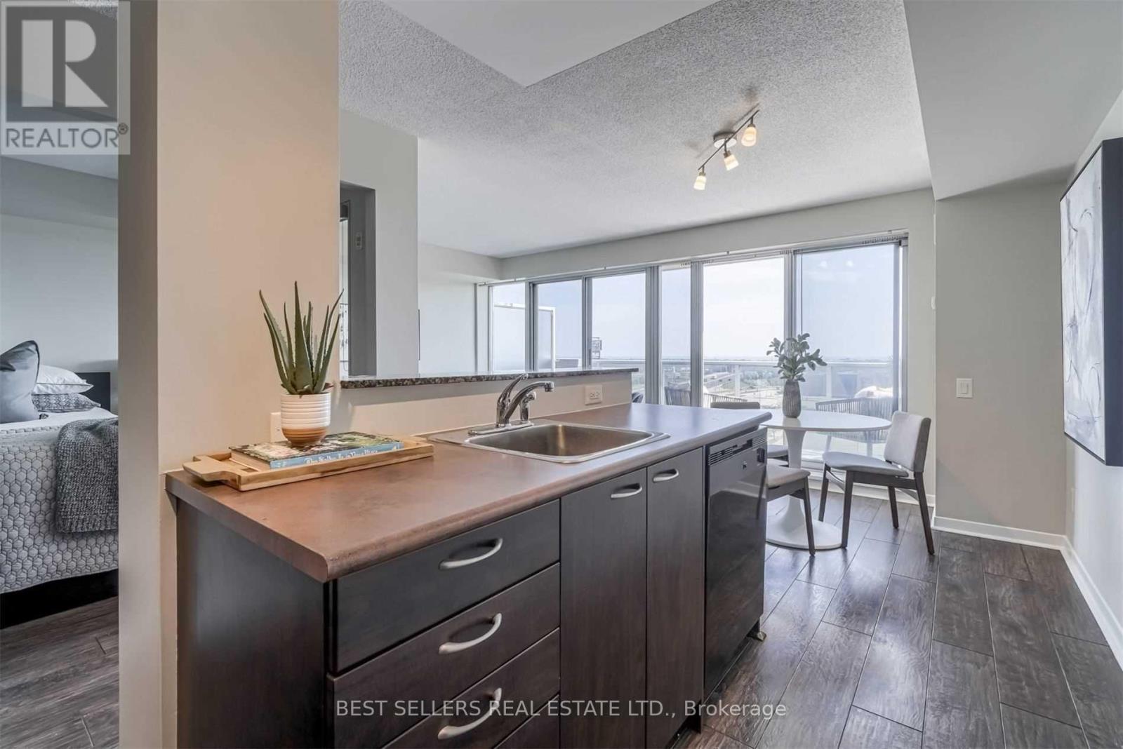 715 - 1040 The Queensway, Toronto, Ontario  M8Z 0A7 - Photo 17 - W12910812