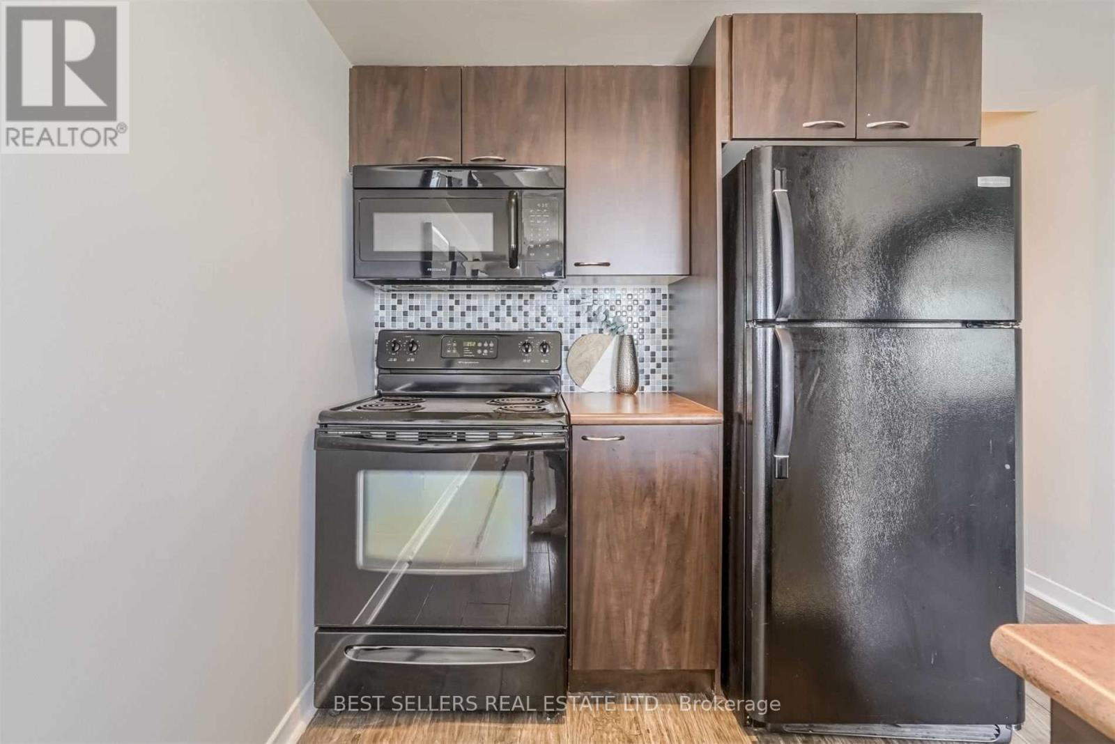 715 - 1040 The Queensway, Toronto, Ontario  M8Z 0A7 - Photo 18 - W12910812