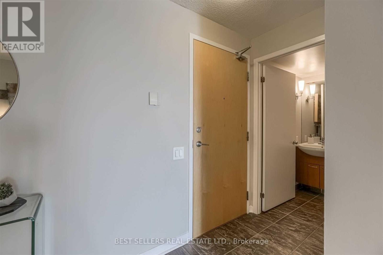 715 - 1040 The Queensway, Toronto, Ontario  M8Z 0A7 - Photo 6 - W12910812