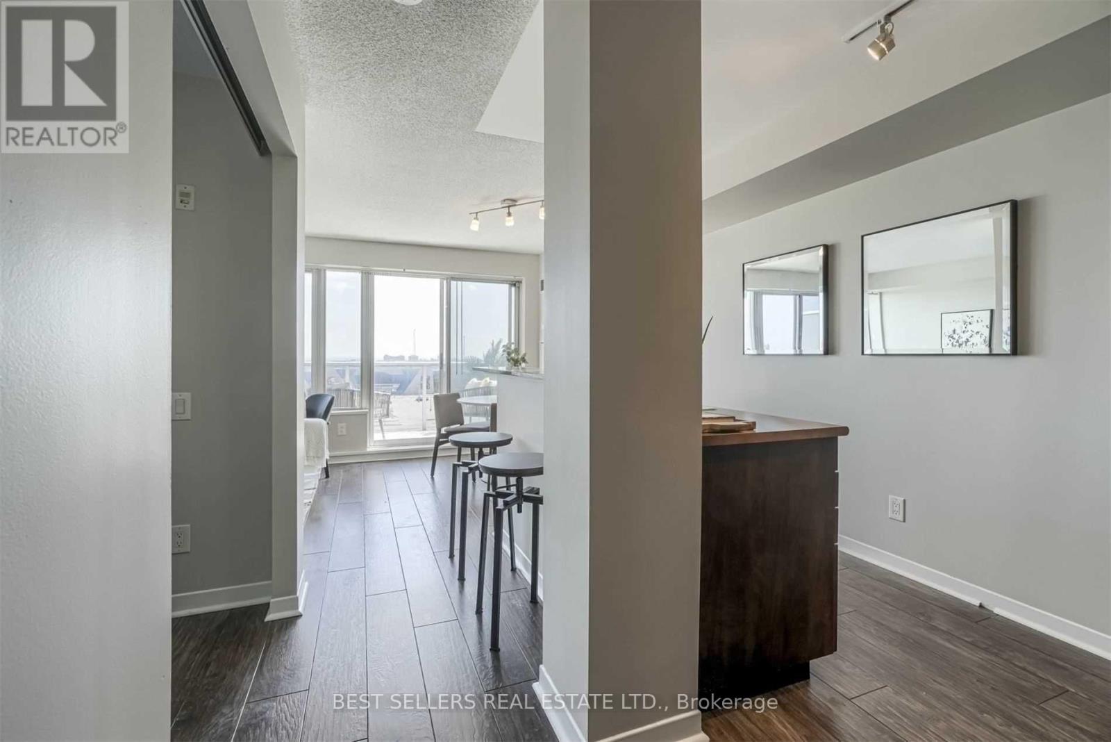 715 - 1040 The Queensway, Toronto, Ontario  M8Z 0A7 - Photo 9 - W12910812