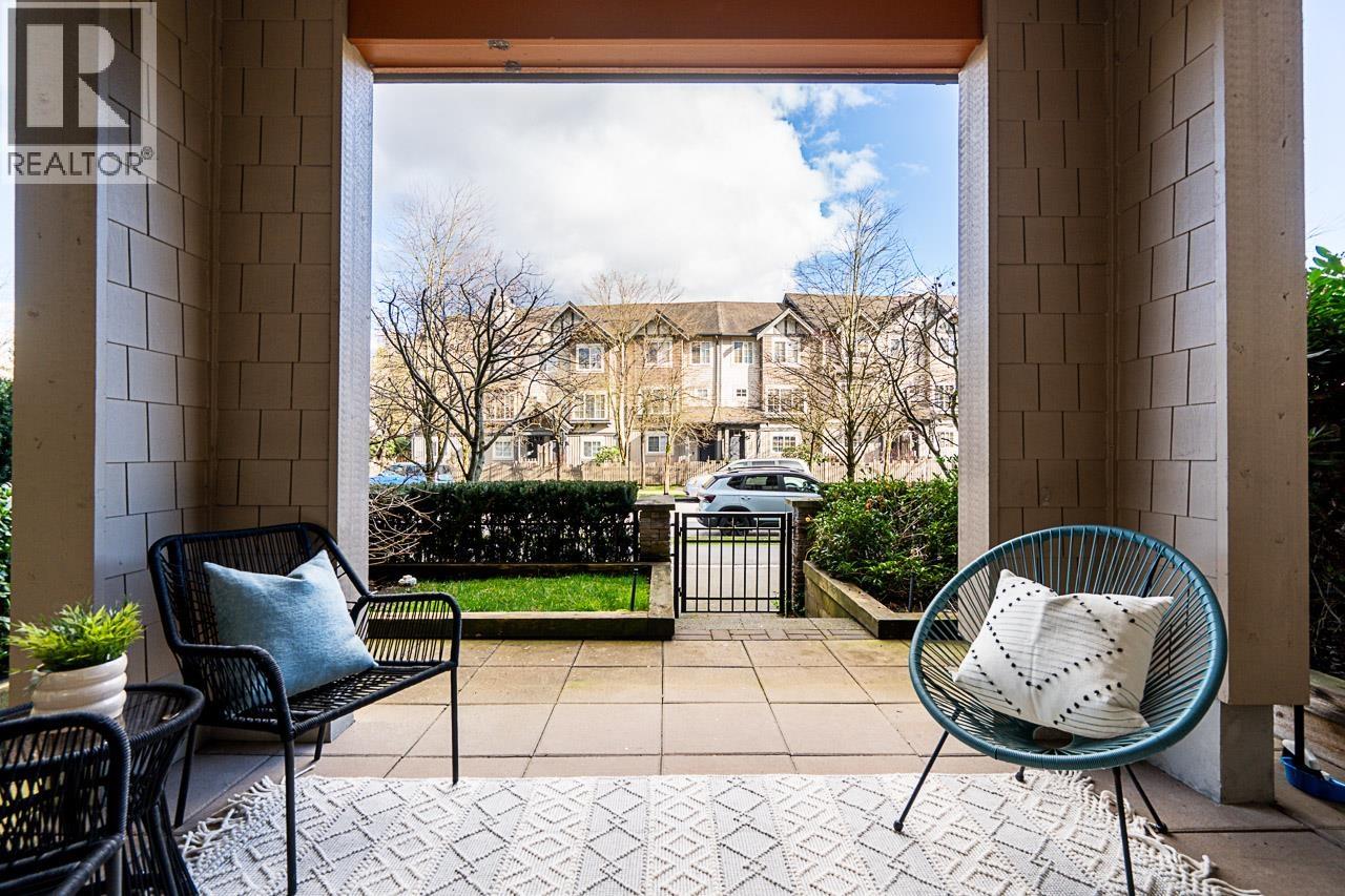 210 3399 Noel Drive, Burnaby, British Columbia  V3J 0G8 - Photo 1 - R3101119