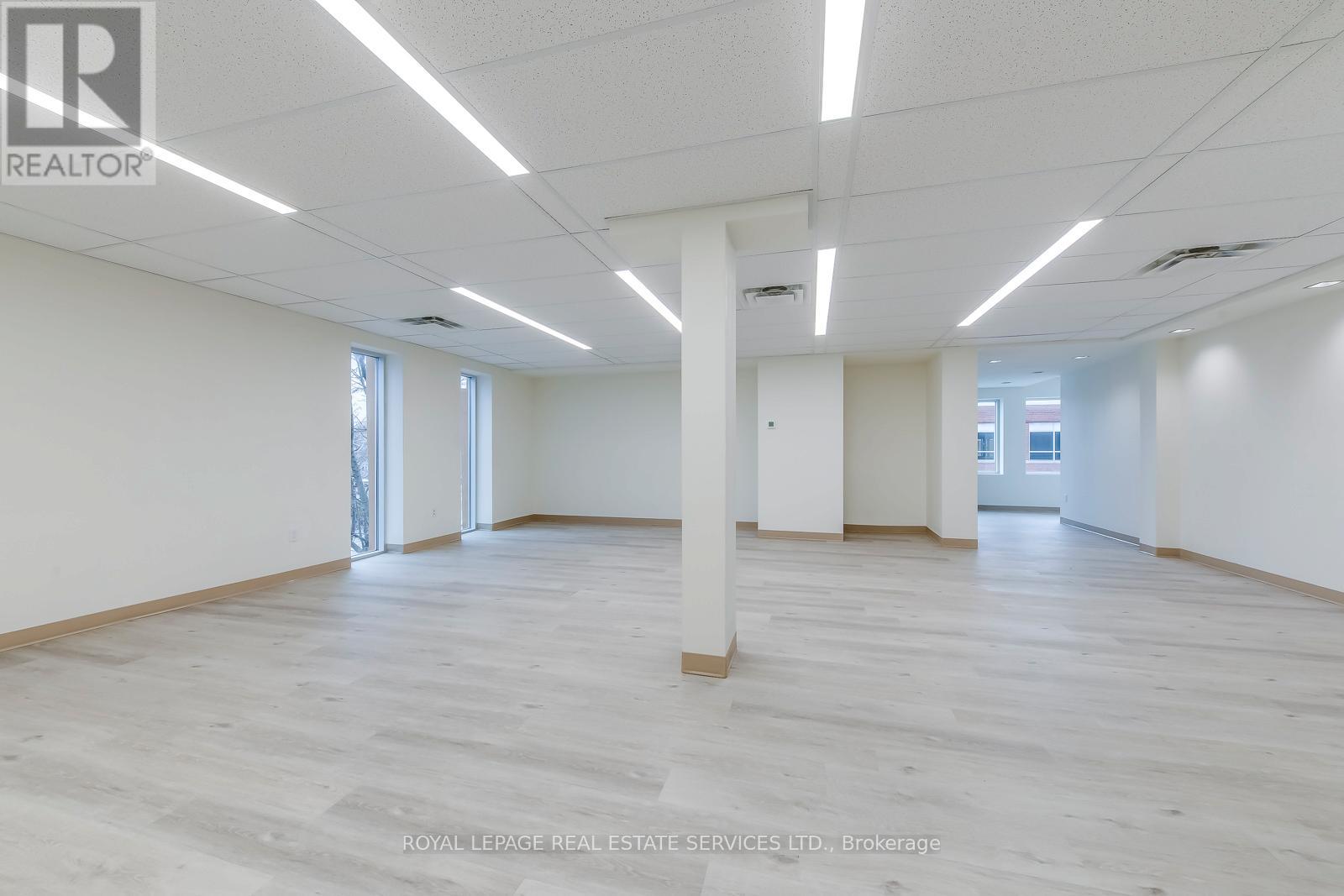 200 - 401 Victoria Avenue N, Hamilton, Ontario  L8L 5G7 - Photo 4 - X12910568