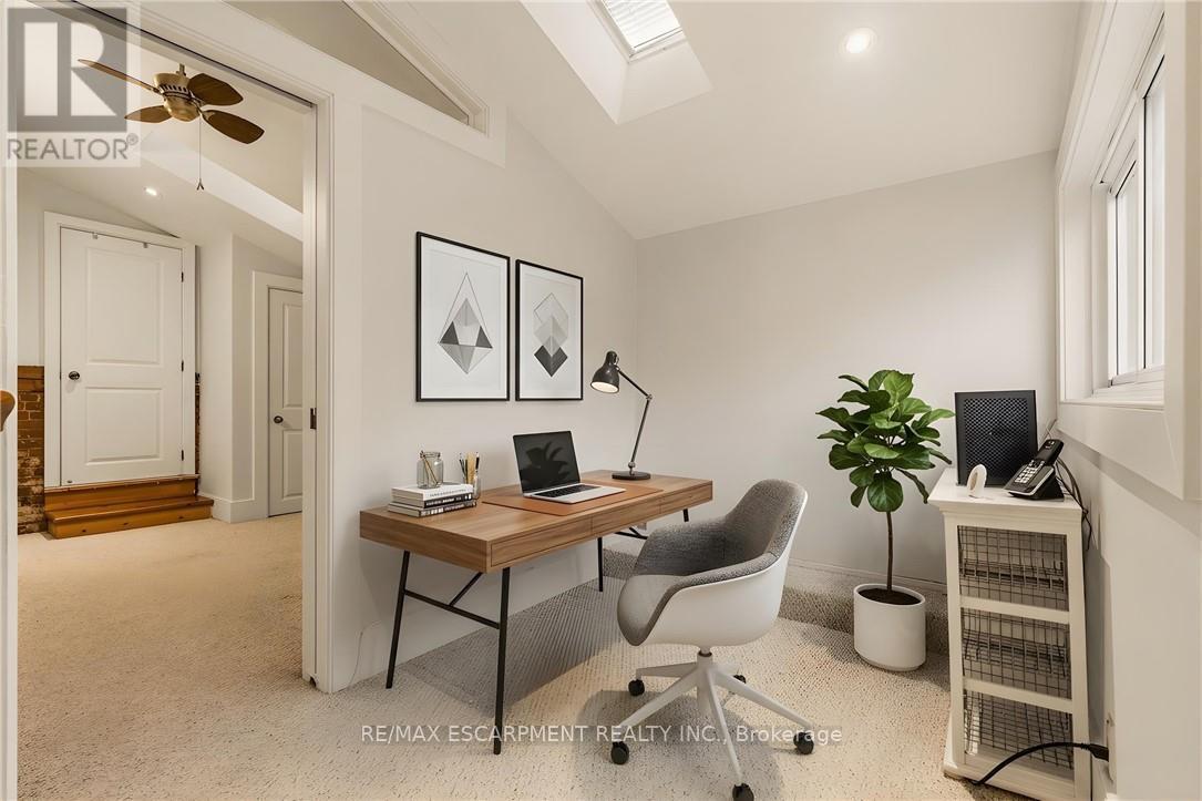 243 Hatt Street, Hamilton, Ontario  L9H 2H1 - Photo 20 - X12910610