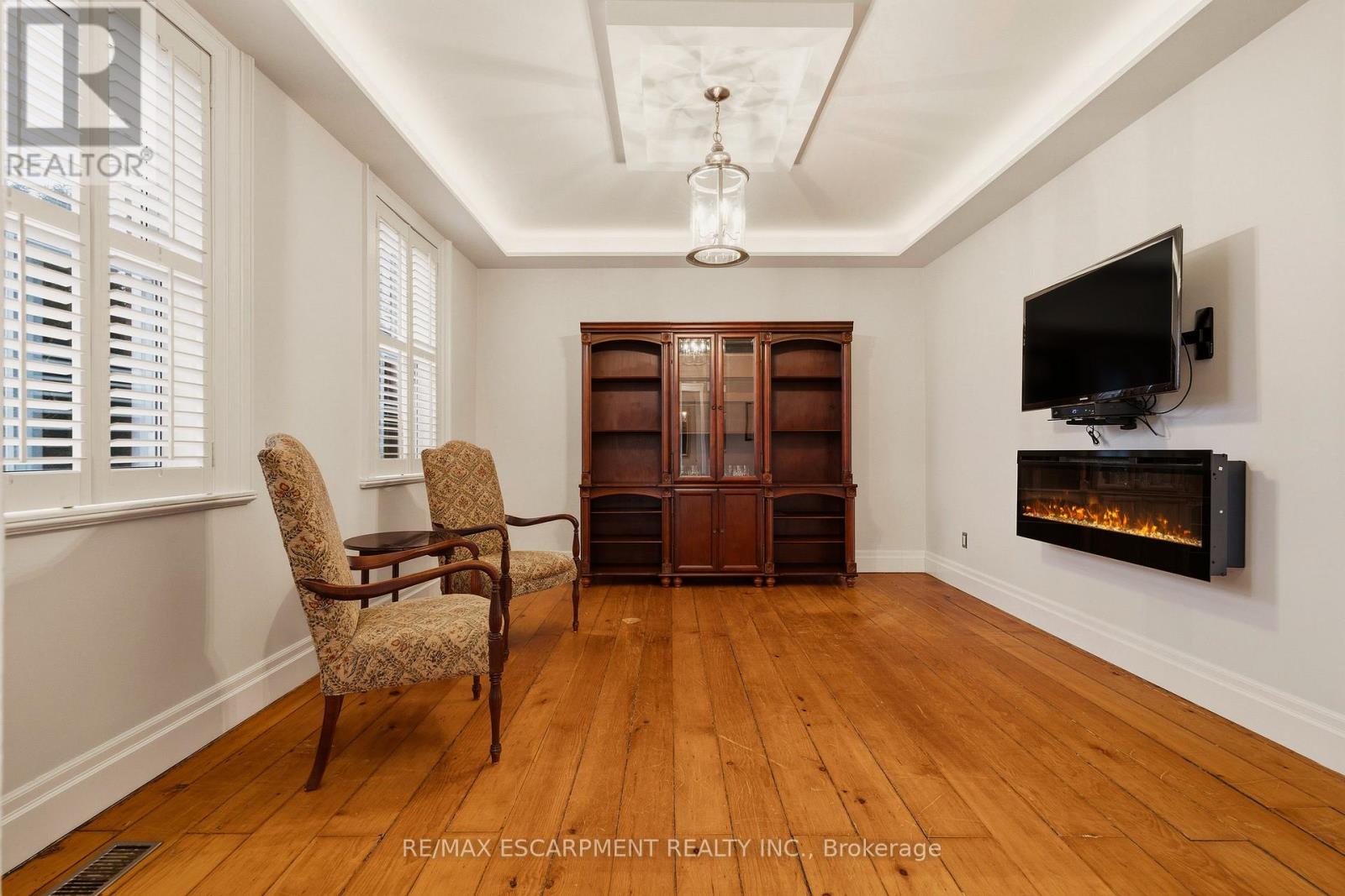 243 Hatt Street, Hamilton, Ontario  L9H 2H1 - Photo 22 - X12910610