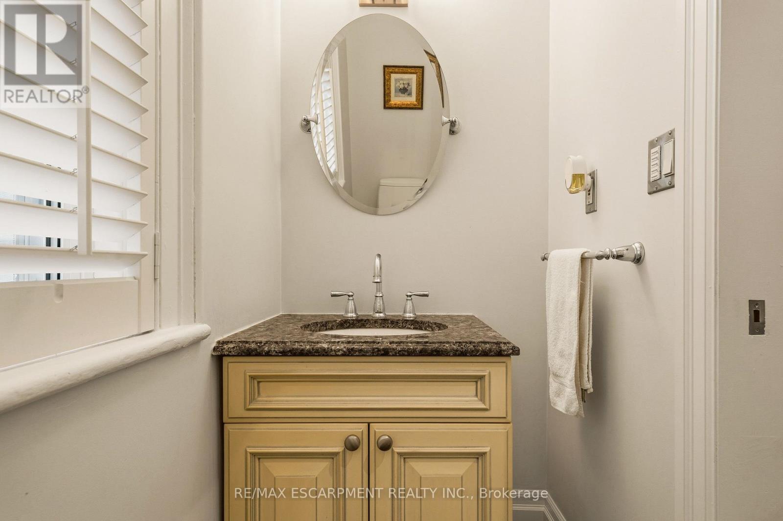 243 Hatt Street, Hamilton, Ontario  L9H 2H1 - Photo 31 - X12910610