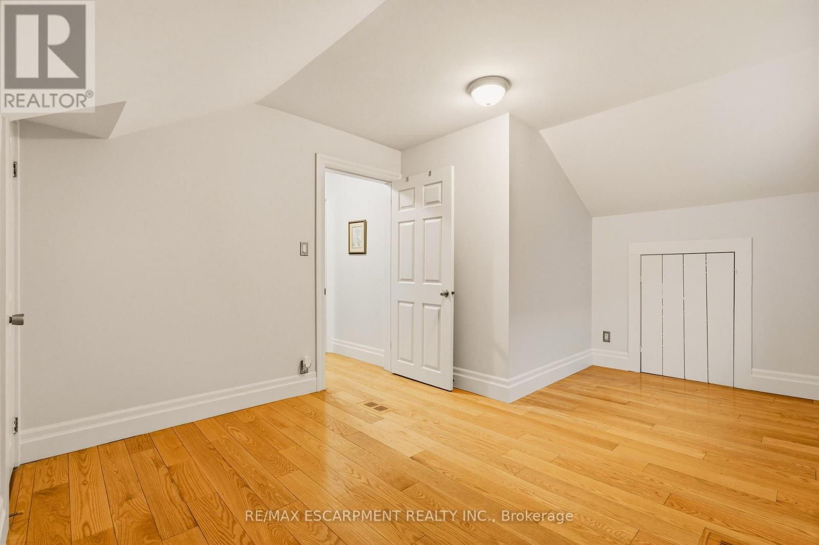 243 Hatt Street, Hamilton, Ontario  L9H 2H1 - Photo 34 - X12910610