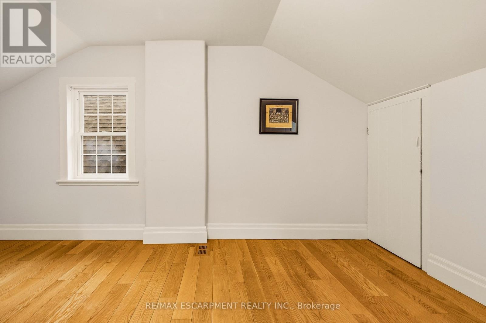 243 Hatt Street, Hamilton, Ontario  L9H 2H1 - Photo 35 - X12910610