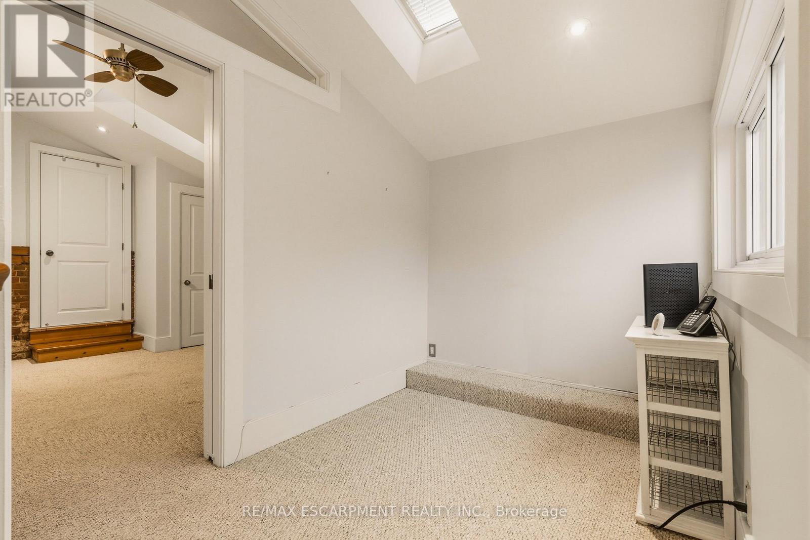 243 Hatt Street, Hamilton, Ontario  L9H 2H1 - Photo 37 - X12910610