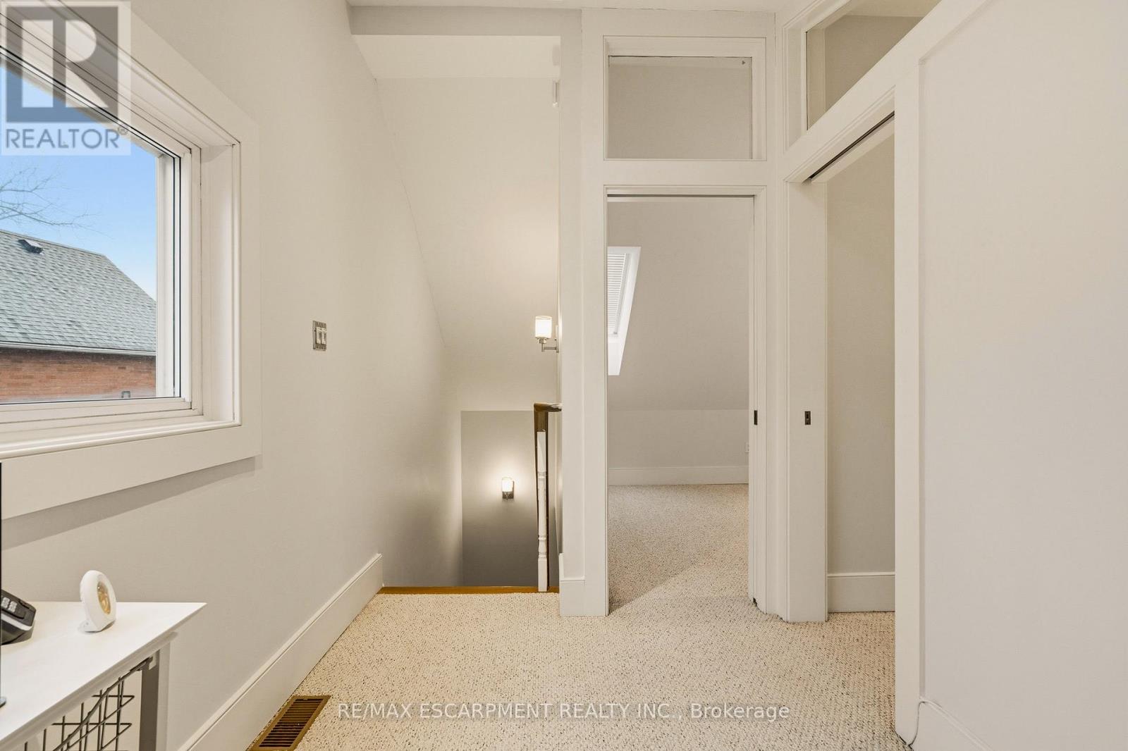 243 Hatt Street, Hamilton, Ontario  L9H 2H1 - Photo 38 - X12910610