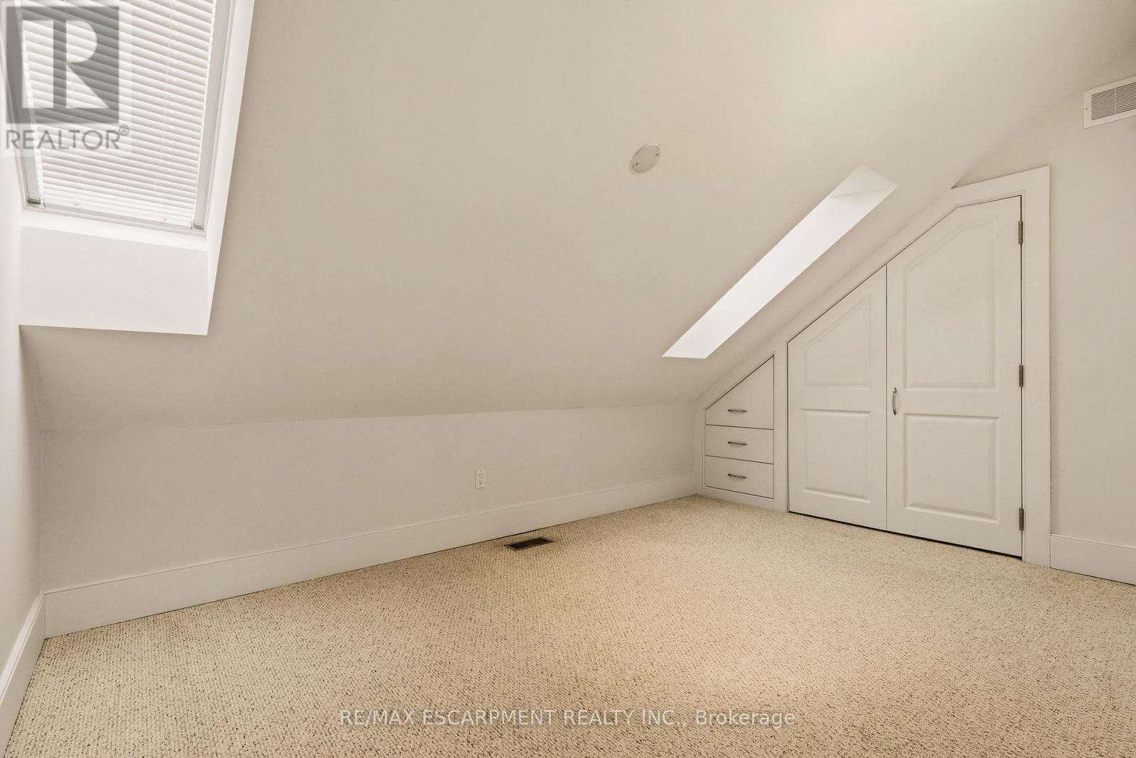 243 Hatt Street, Hamilton, Ontario  L9H 2H1 - Photo 40 - X12910610