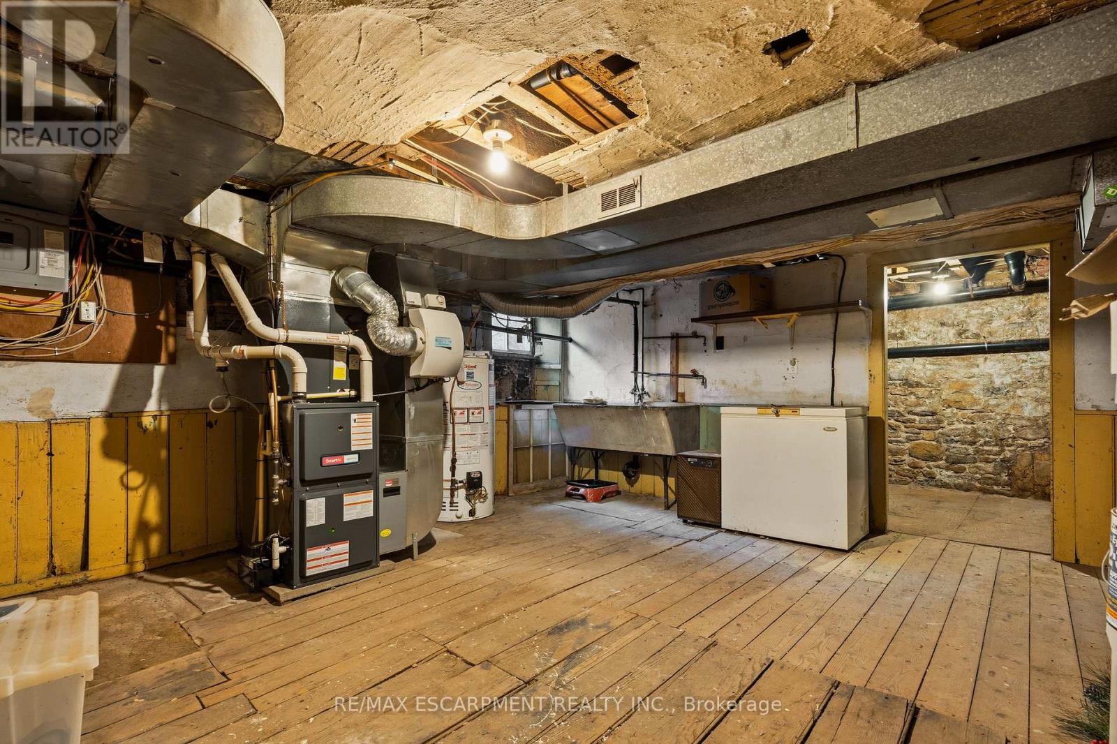 243 Hatt Street, Hamilton, Ontario  L9H 2H1 - Photo 46 - X12910610