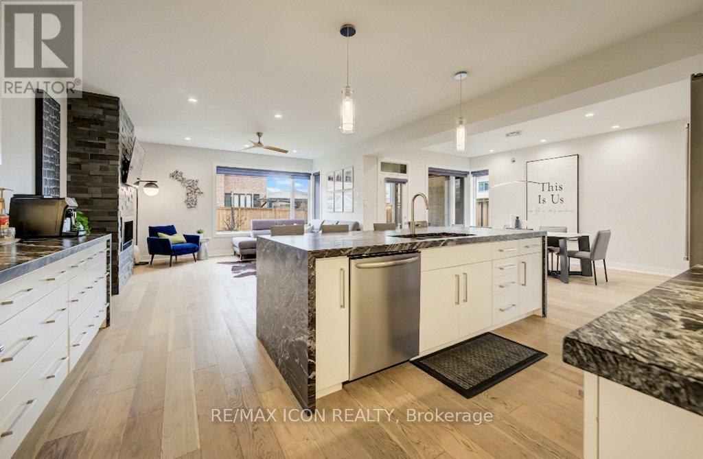 204 Carriage Way, Waterloo, Ontario  N2K 0C6 - Photo 14 - X12910780