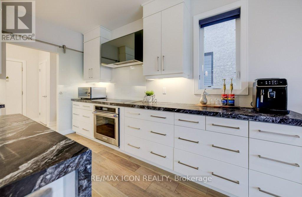 204 Carriage Way, Waterloo, Ontario  N2K 0C6 - Photo 15 - X12910780