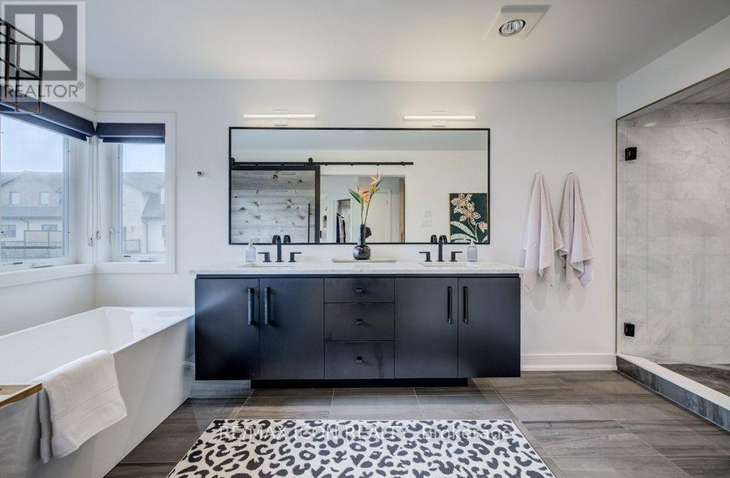 204 Carriage Way, Waterloo, Ontario  N2K 0C6 - Photo 5 - X12910780