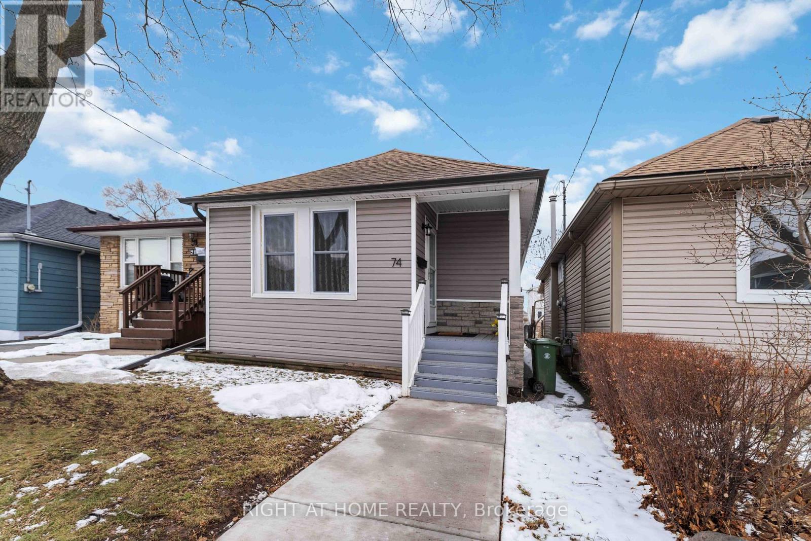 74 Province Street N, Hamilton, Ontario  L8H 4H6 - Photo 4 - X12824434