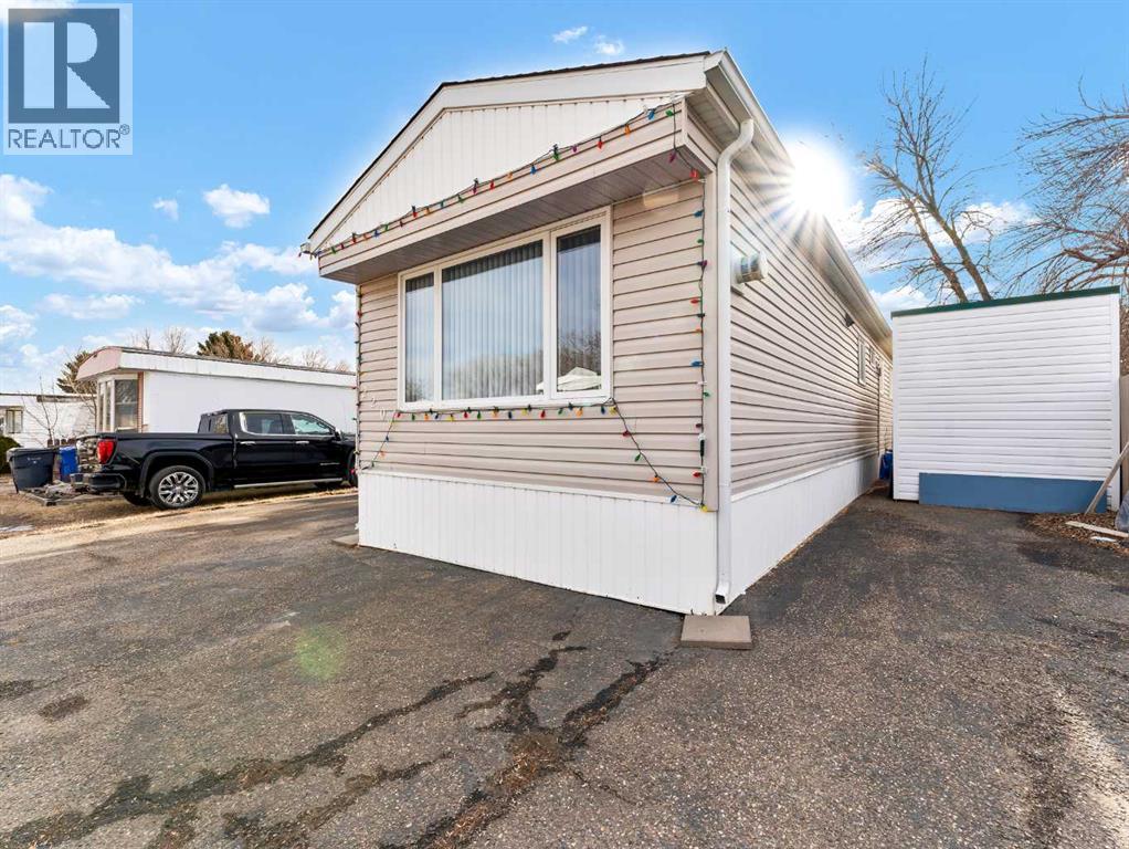 220 Fairchild Street Sw, Medicine Hat, Alberta  T1A 7Z7 - Photo 3 - A2285254