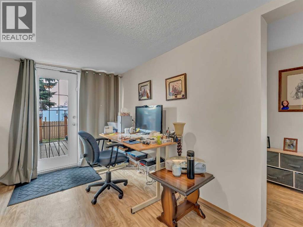 220 Fairchild Street Sw, Medicine Hat, Alberta  T1A 7Z7 - Photo 6 - A2285254