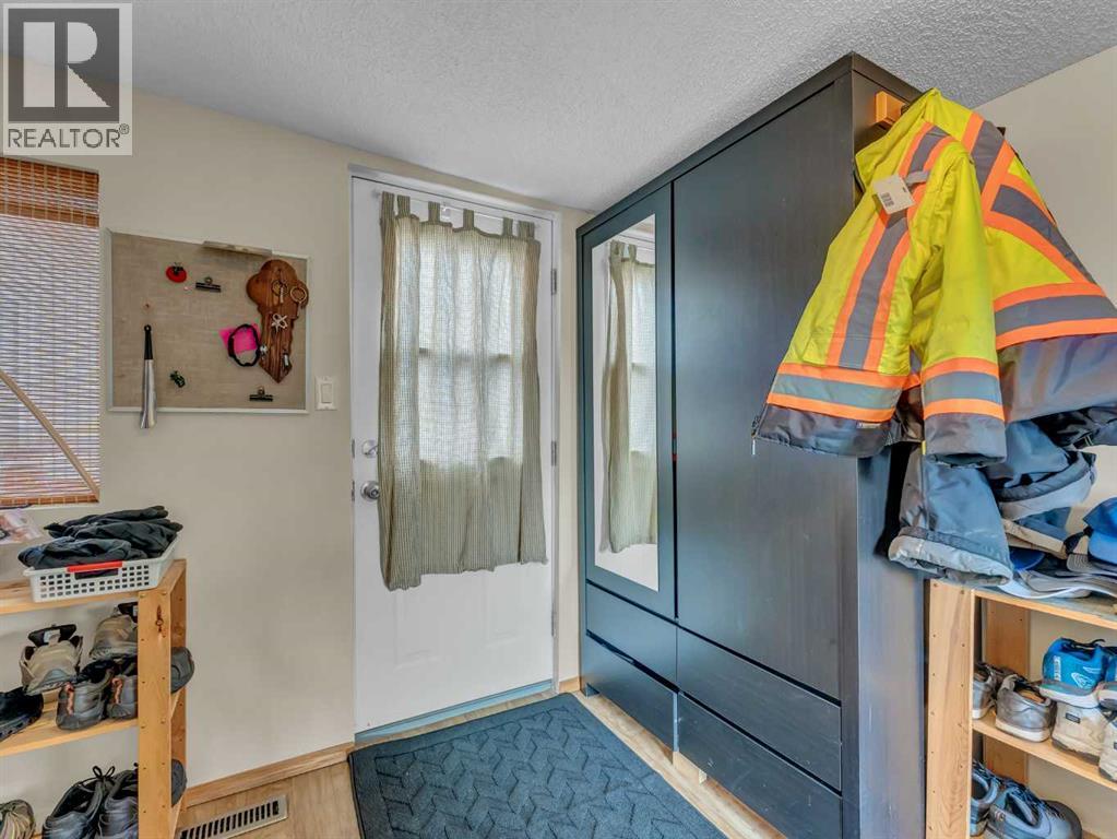 220 Fairchild Street Sw, Medicine Hat, Alberta  T1A 7Z7 - Photo 7 - A2285254