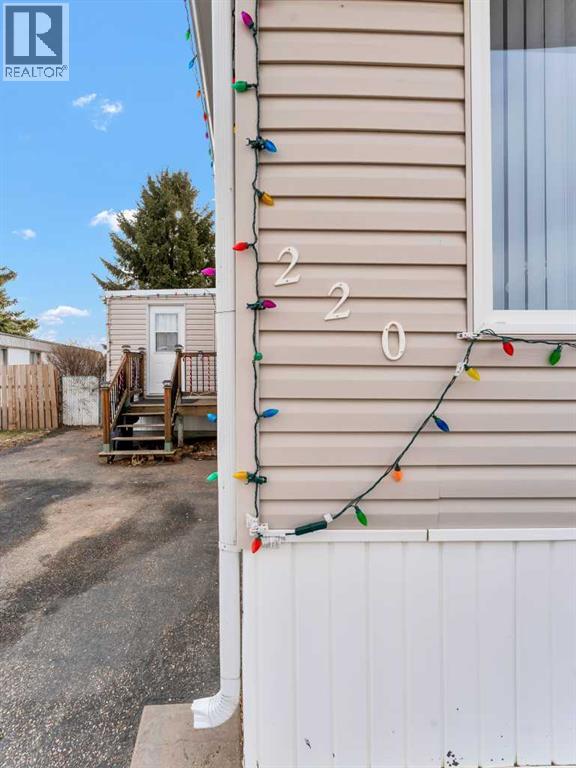 220 Fairchild Street Sw, Medicine Hat, Alberta  T1A 7Z7 - Photo 4 - A2285254