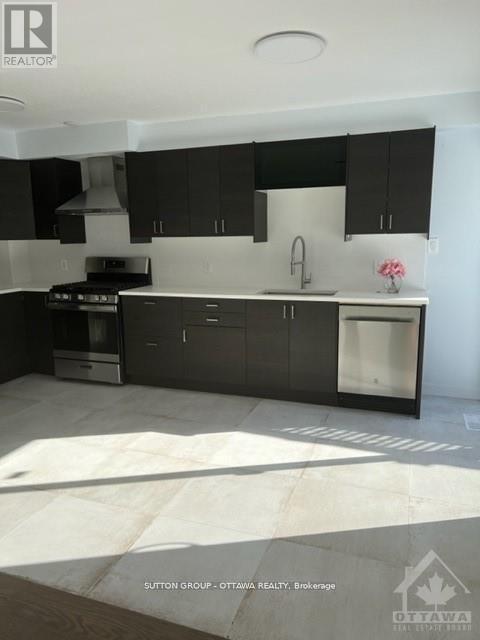 178 Mcclellan Road, Ottawa, Ontario  K2H 5W1 - Photo 8 - X12910842